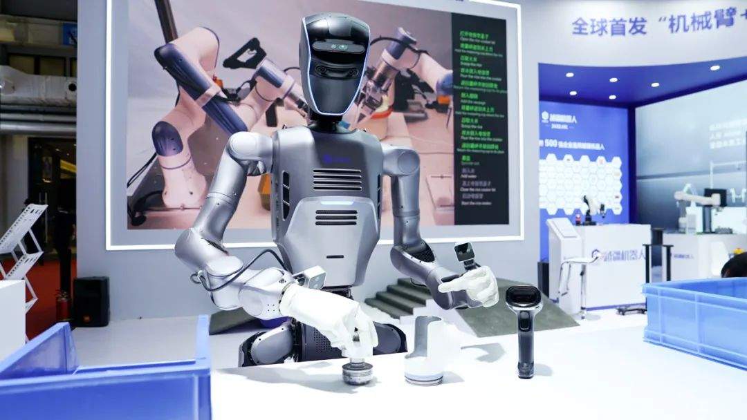 2025年人形机器人重器盘点：十款新品，一个风向——实用主义革命已来