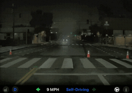 大停电后自动驾驶现出原形？Waymo趴窝，马斯克贴脸嘲讽