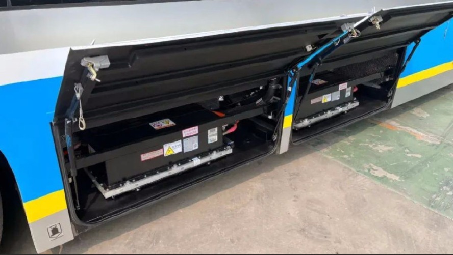 近1万辆电动客车要装车顶电池系统，背后藏着什么大动作？